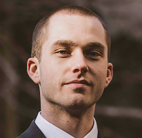 Thomas Whitfield, analista di trading specializzato nei mercati crypto